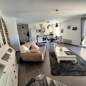  Appartement Sur La Sorgue, 2 Pièces.